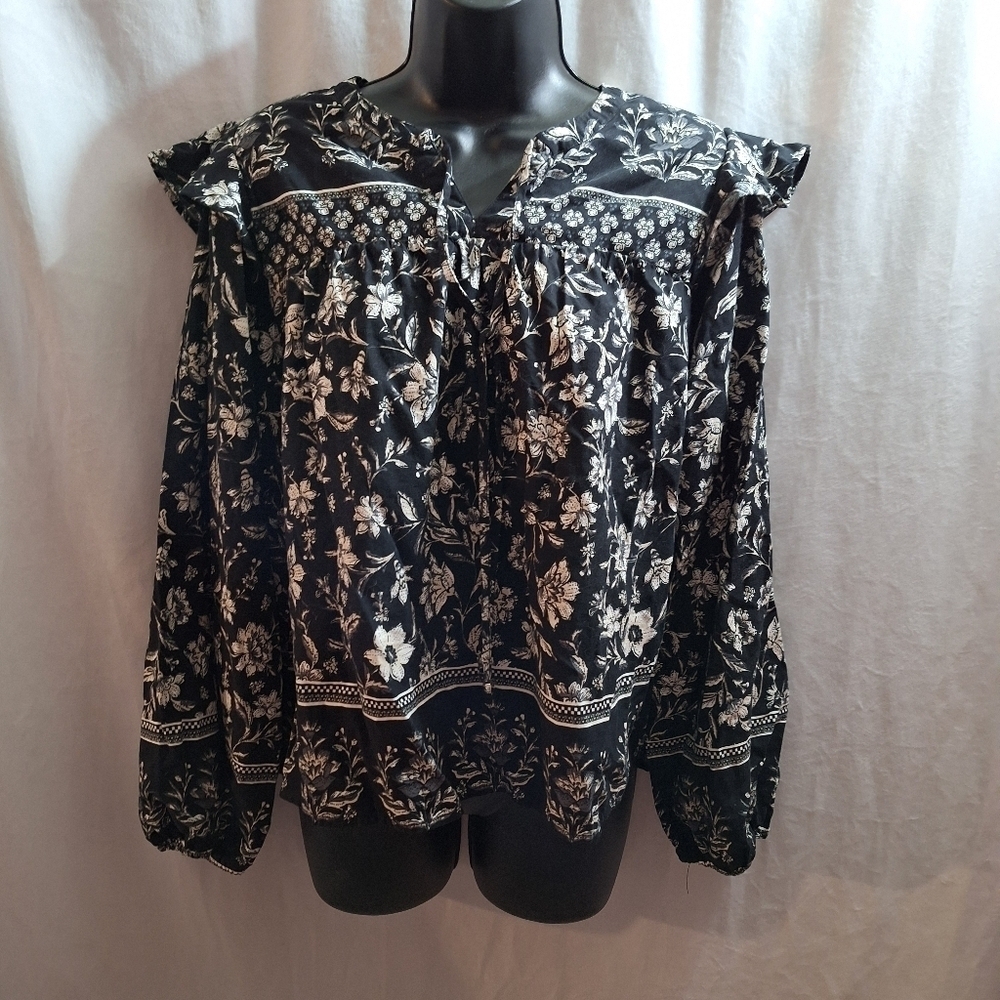 Time& Tru flowy floral black and white blouse large